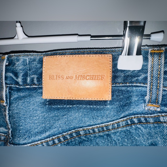 $548 Bliss And Mischief 💐 Wildflower Embroidered Cropped Jeans 🌸 Size 26 🌼 RARE - Picture 7 of 11